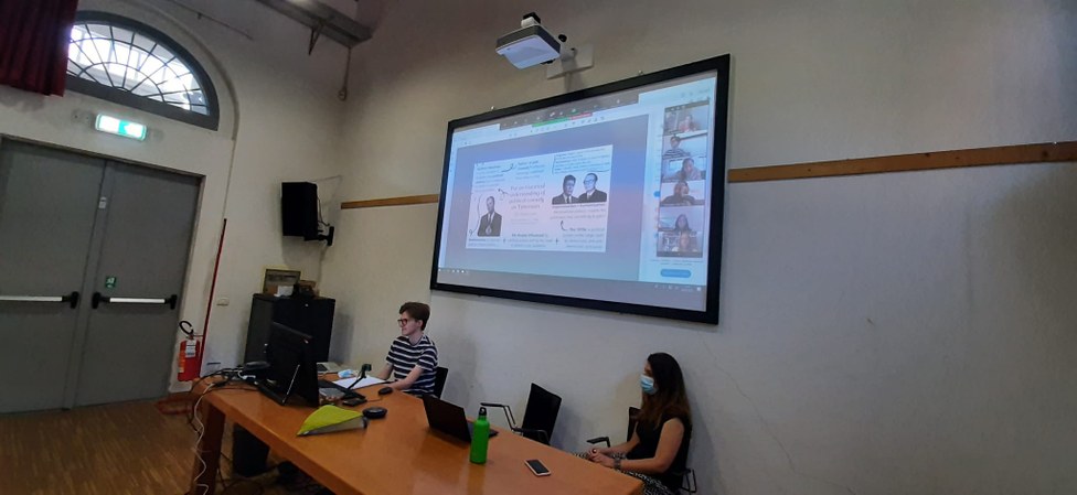 Blended student presentations and discussion