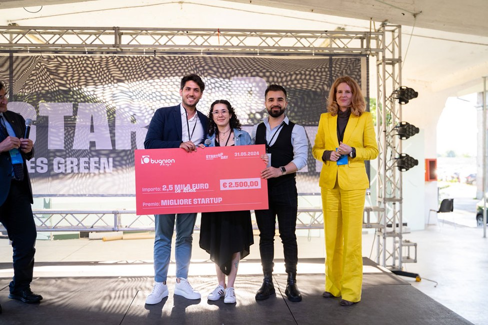 Premio Migliore startup: KER-ECO - (Keratin Extraction for Ecological Crop Optimization)