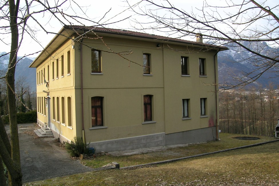 Former school in Orzes